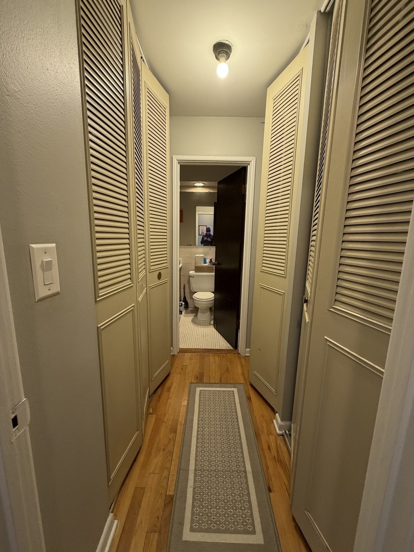 541 OAKDALE Avenue, Chicago, IL 60657