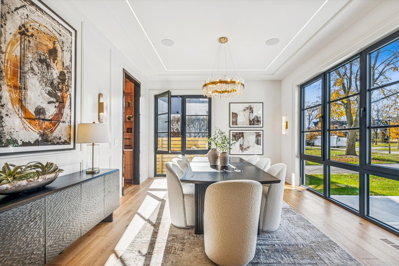 377 Prairie Avenue, Elmhurst, IL 60126