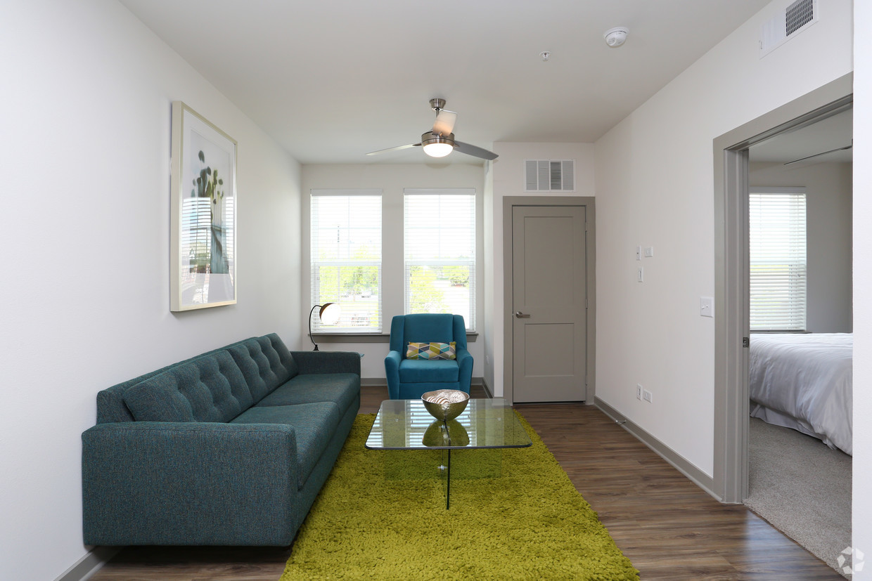 670 Algonquin Road, Schaumburg, IL 60173