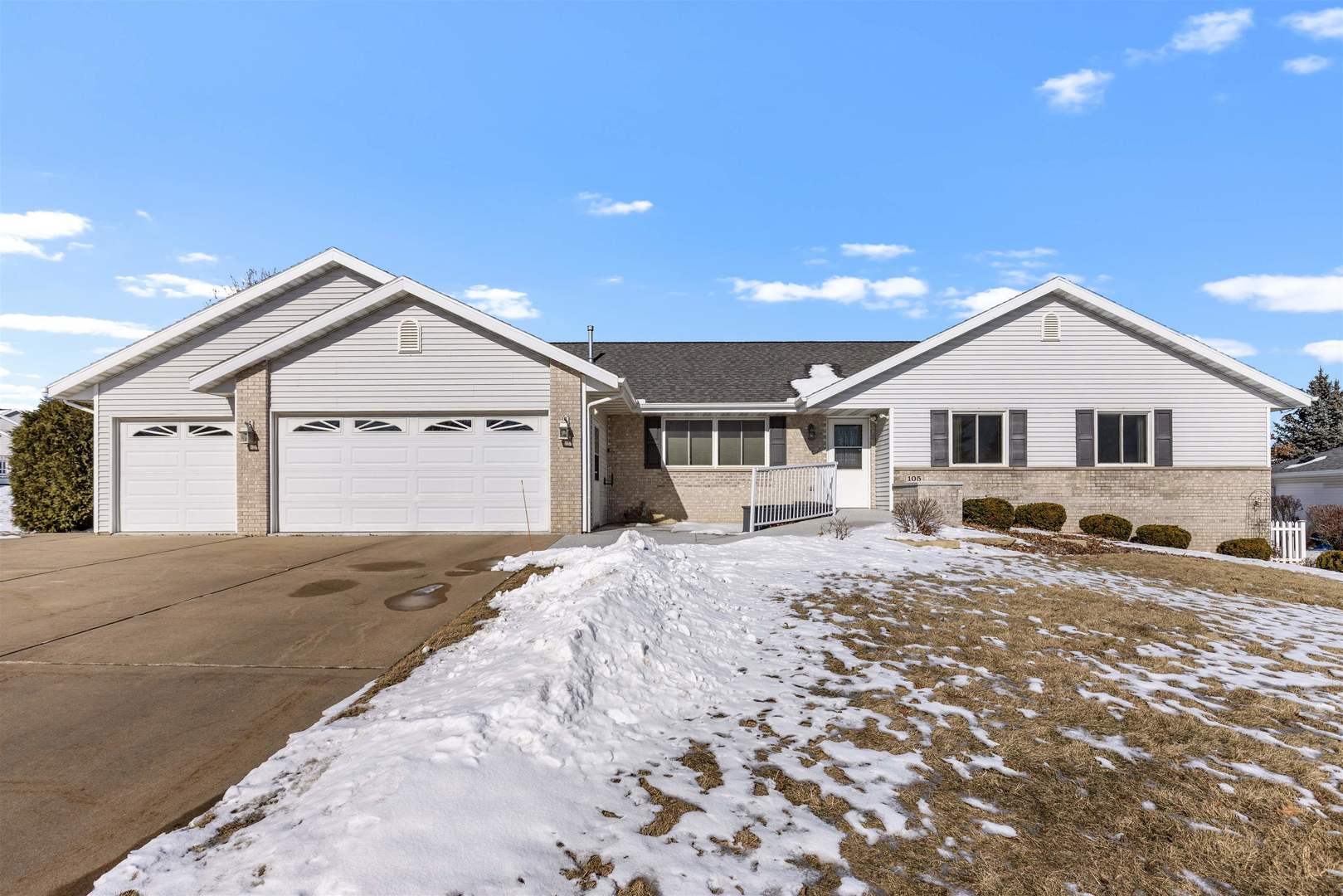 105 ROLLIN, Lena, IL 61048