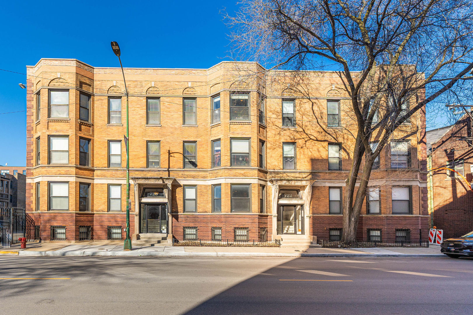 726 Addison Street, Chicago, IL 60613