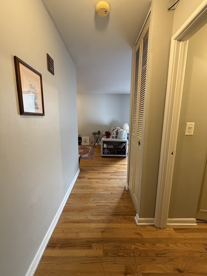 541 OAKDALE Avenue, Chicago, IL 60657