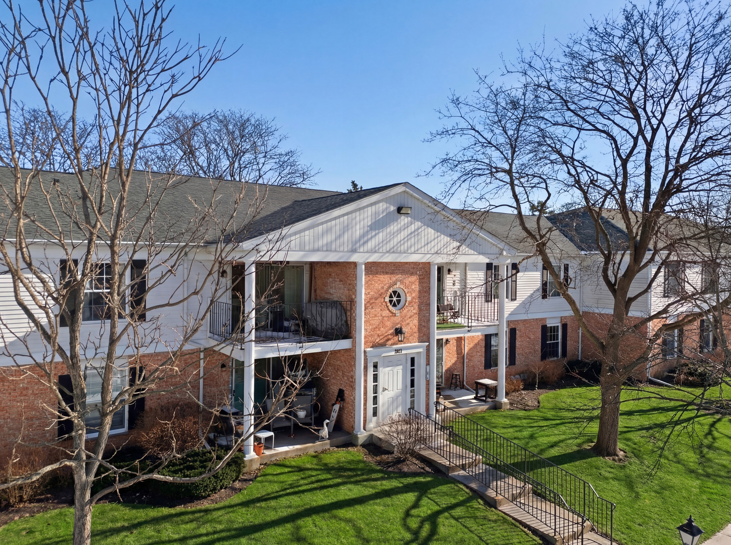 963 Golf Course Road, Crystal Lake, IL 60014