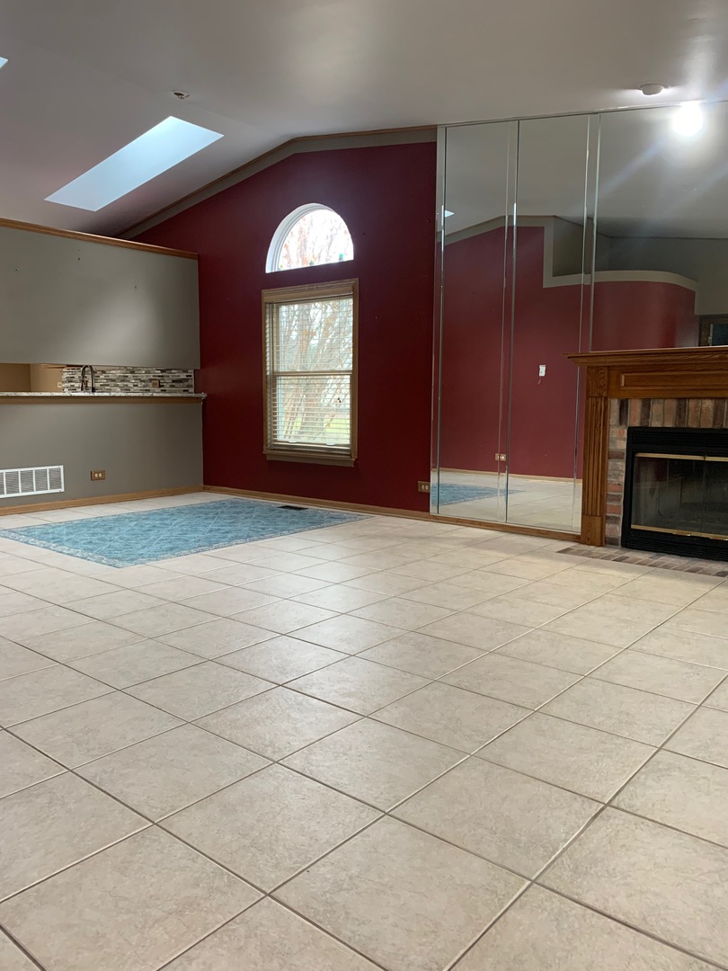 2472 Fox Drive, Aurora, IL 60506