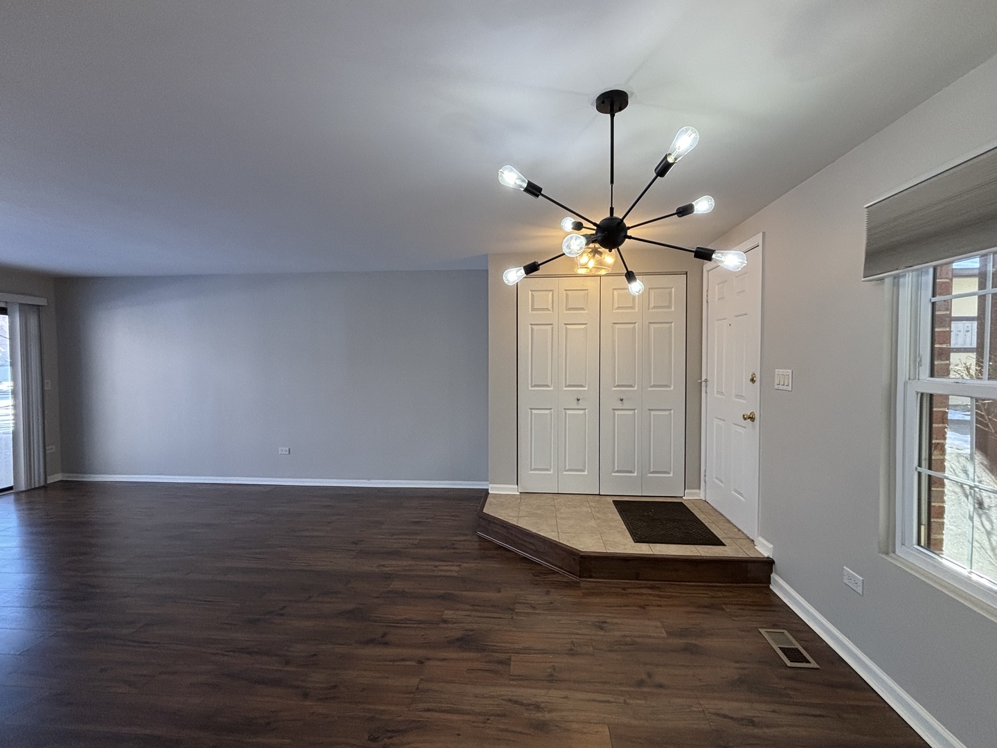 367 Sandhurst Circle, Glen Ellyn, IL 60137