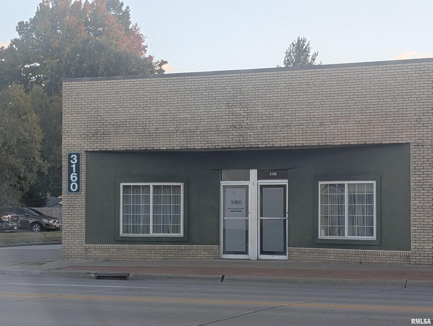 3160 AVENUE OF THE CITIES Avenue, Moline, IL 61265