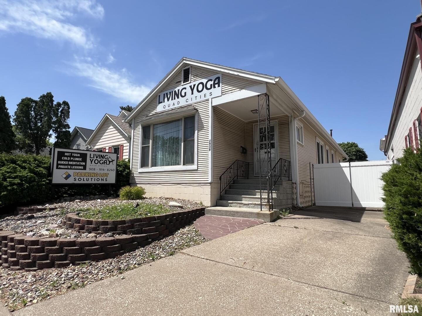 2938 HARRISON Street, Davenport, IA 52803