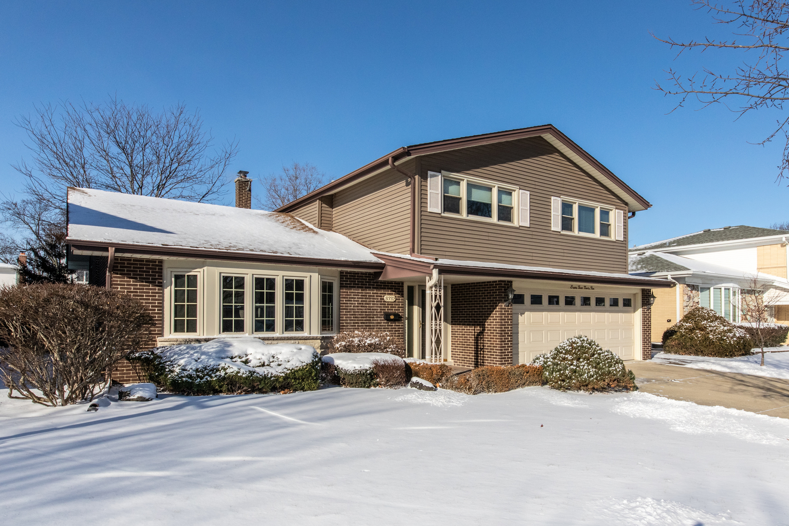 8332 Knight Avenue, Niles, IL 60714