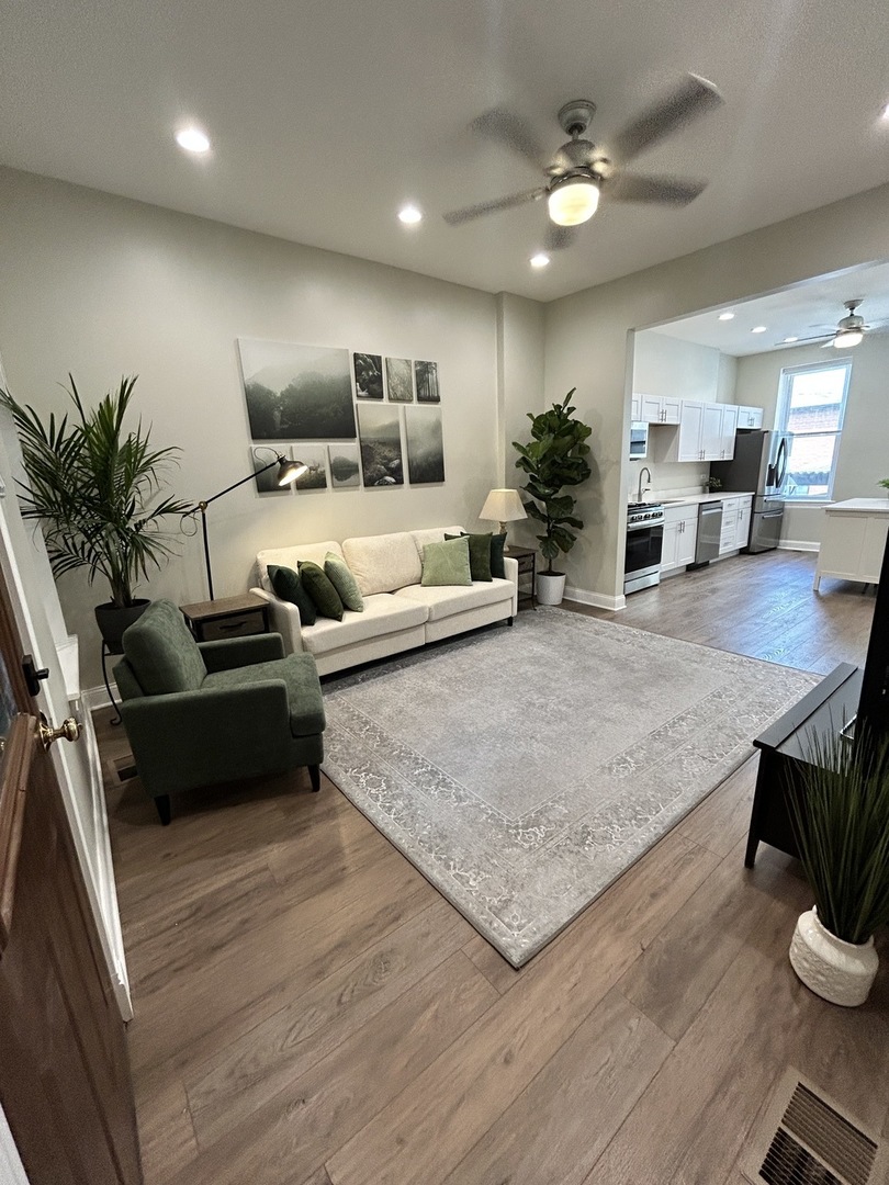 720 Throop Street, Chicago, IL 60642