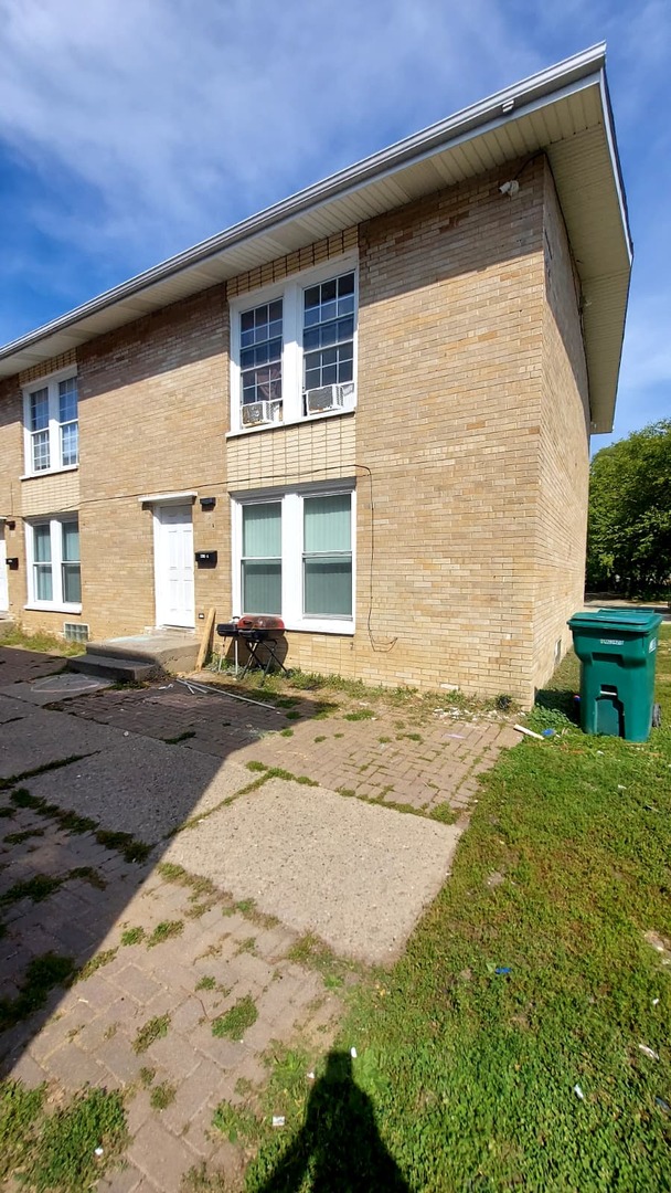 2204 Hebron Avenue, Zion, IL 60099