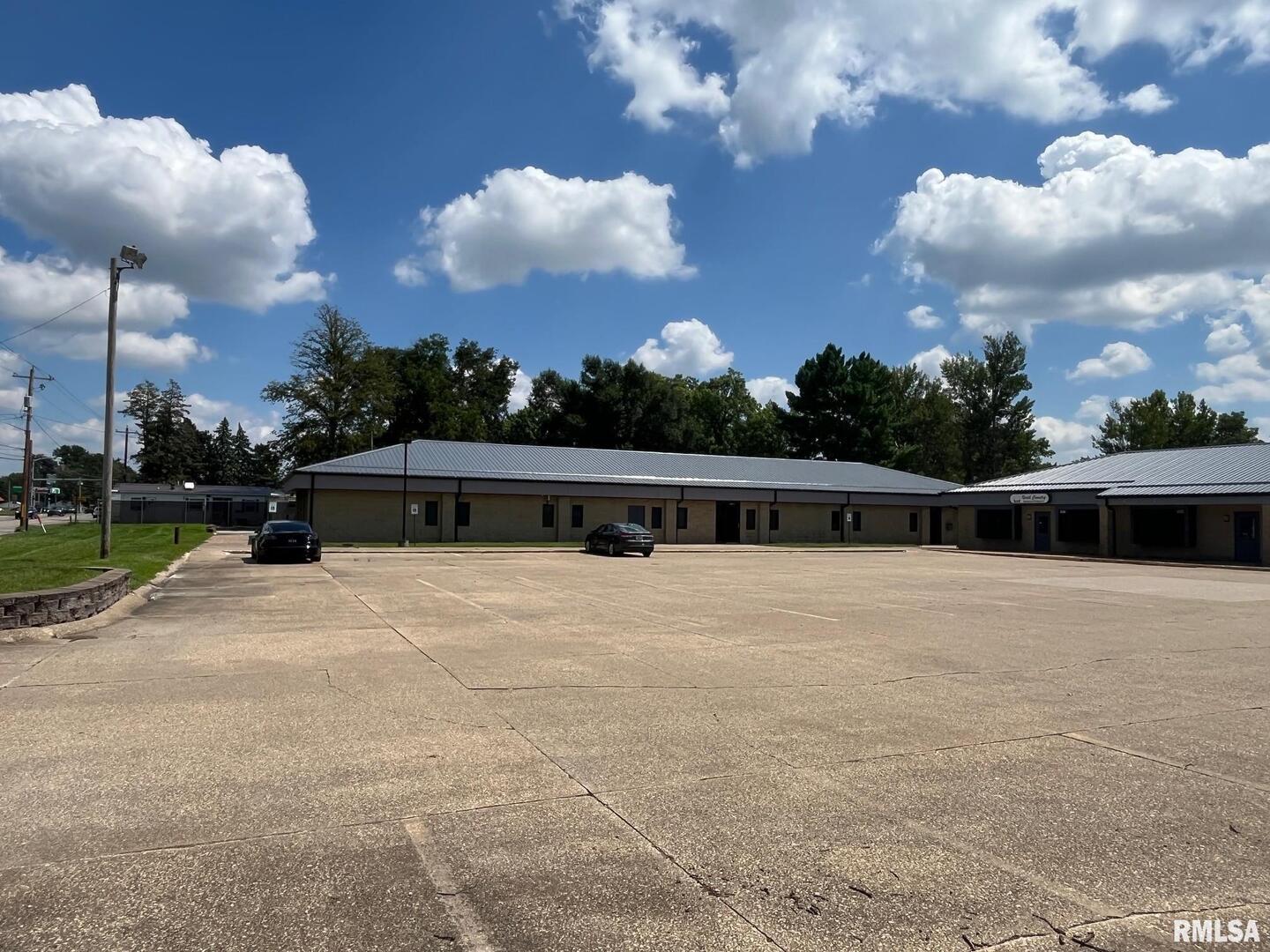 3817,3823,3911 LOCUST Street, Davenport, IA 52804