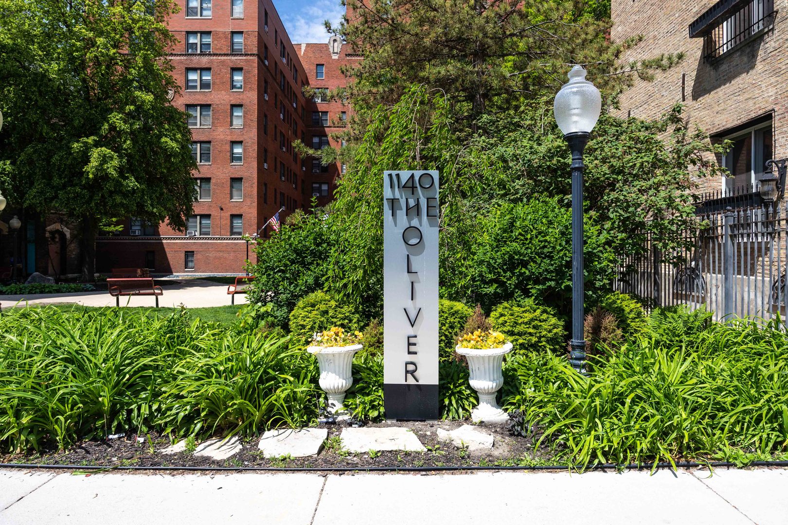 1140 La Salle Drive, Chicago, IL 60610