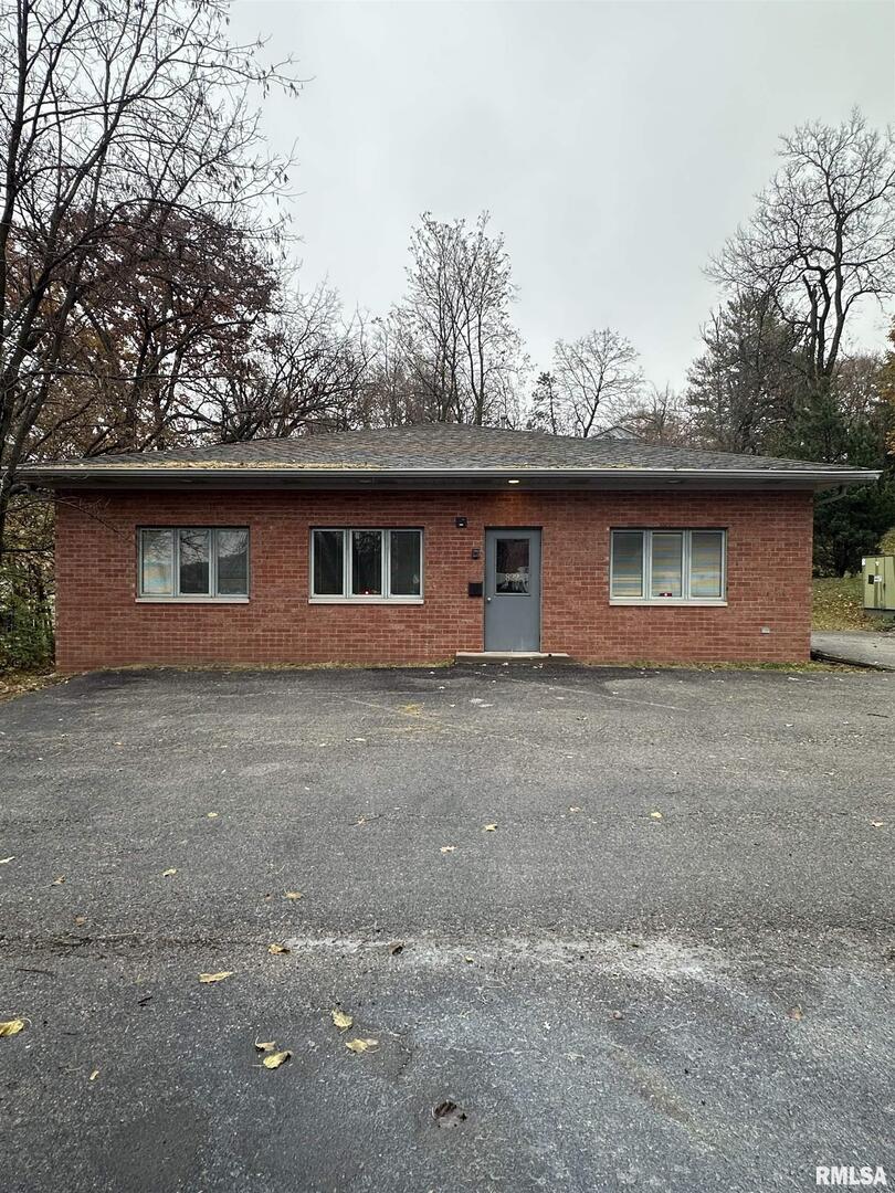 824 17TH Street, Moline, IL 61265