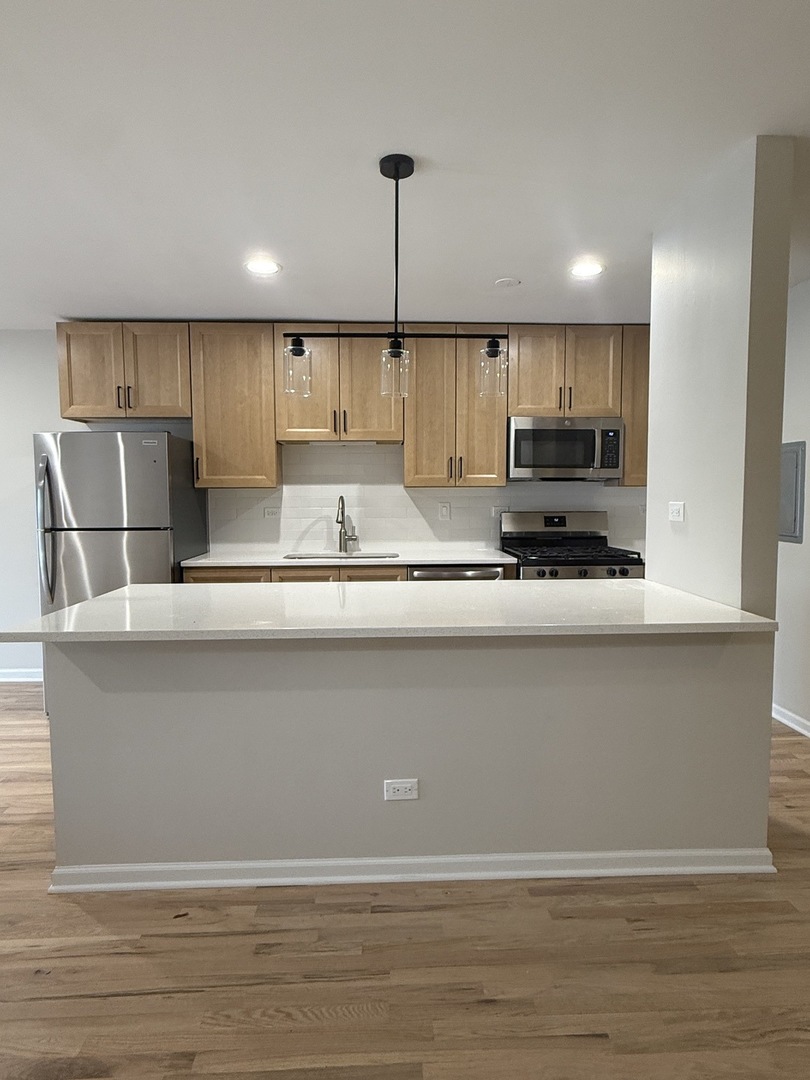 2411 Kennicott Drive, Arlington Heights, IL 60004