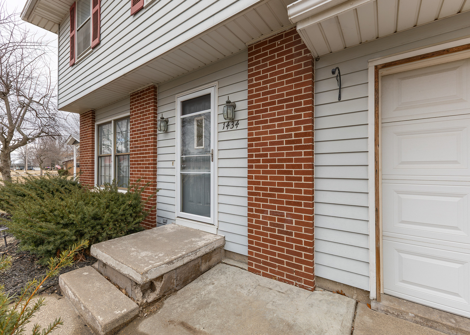 1434 2nd Avenue, Camanche, IA 52730