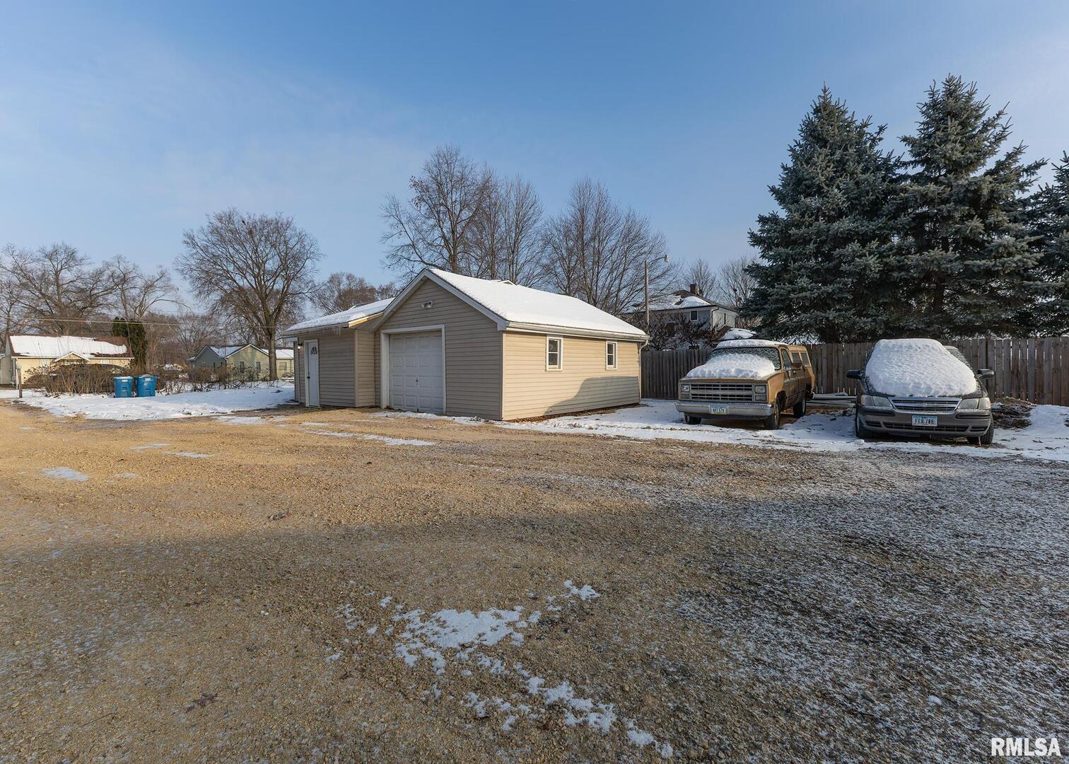 513 3RD Street, Camanche, IA 52730