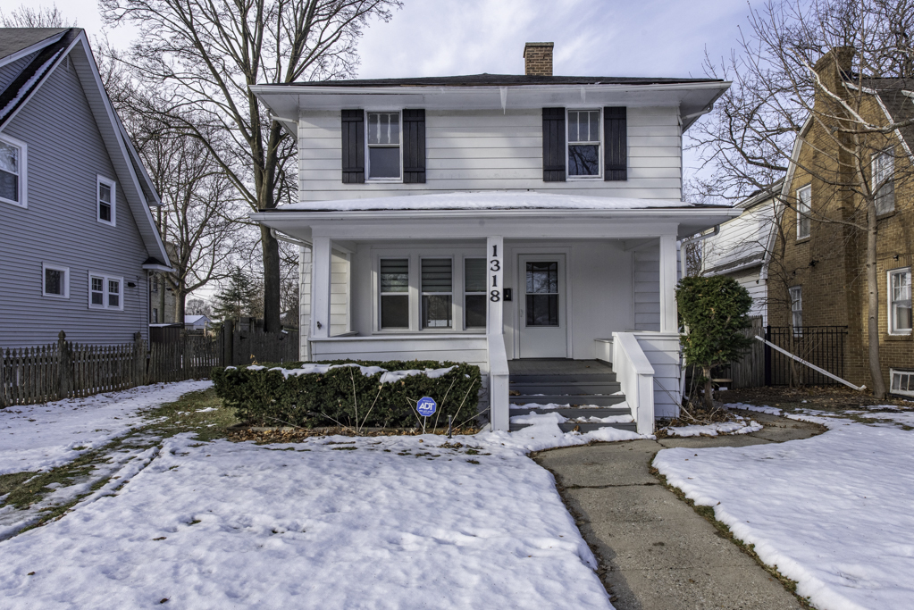 1318 Jackson Street, Waukegan, IL 60085