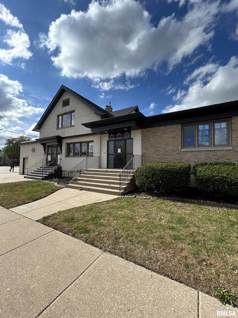 1611 7TH Street, Moline, IL 61264