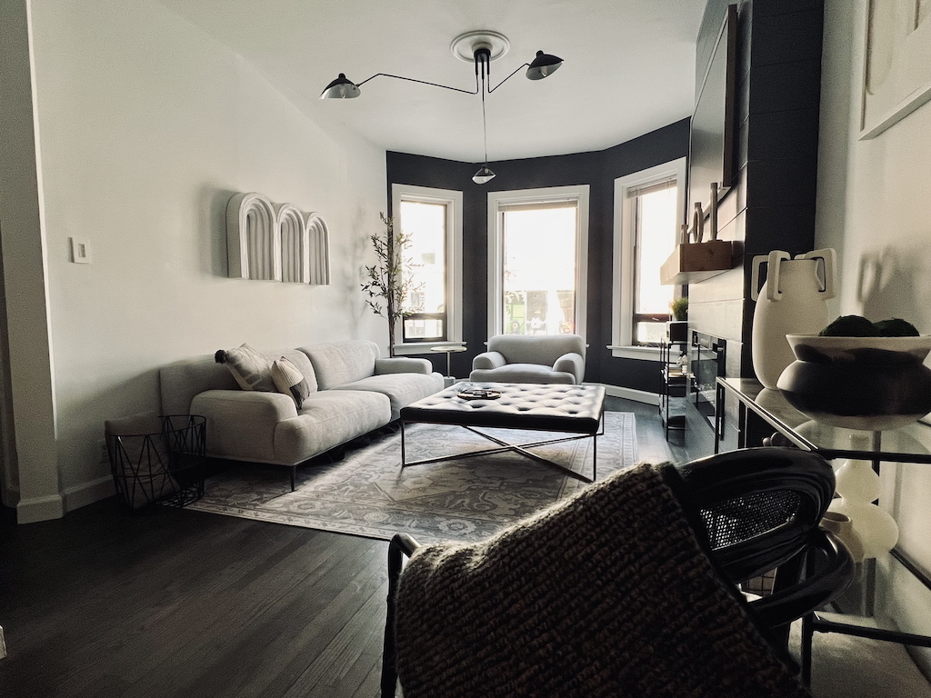 2944 Broadway Street, Chicago, IL 60657