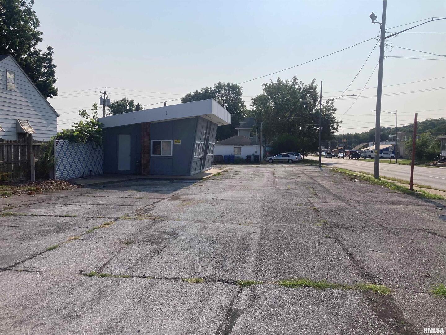 3909 4TH Avenue, Moline, IL 61265