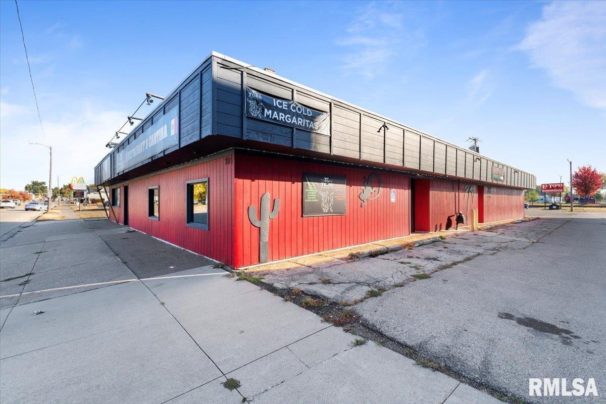 701-703 2ND Street, Clinton, IA 52732