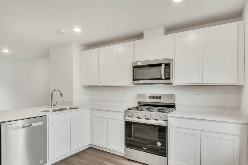 423 Lakeshore Court, St. Charles, IL 60174