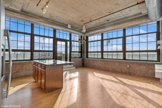 3963 Belmont Avenue, Chicago, IL 60618