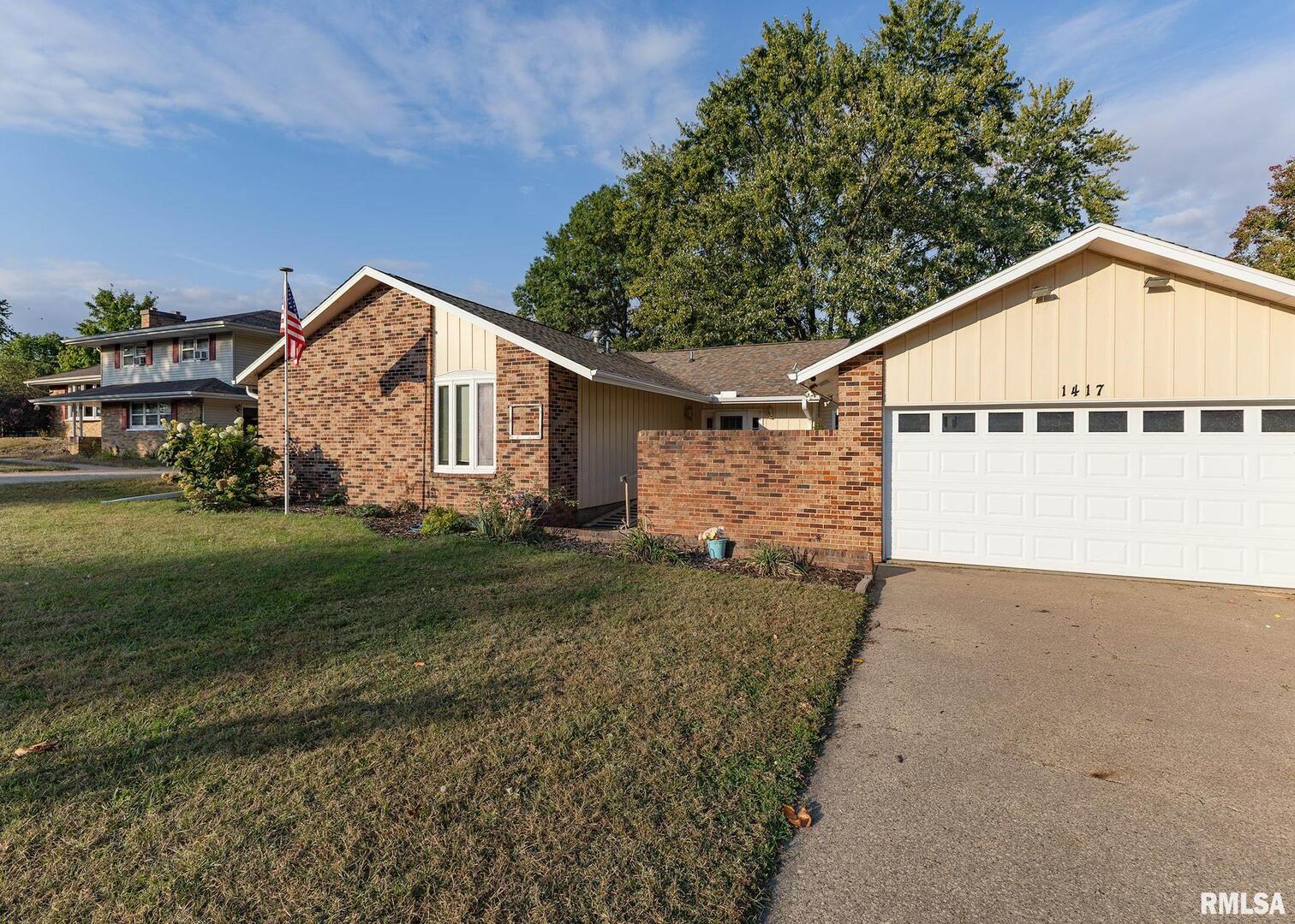 1417 2ND Avenue, Camanche, IA 52730