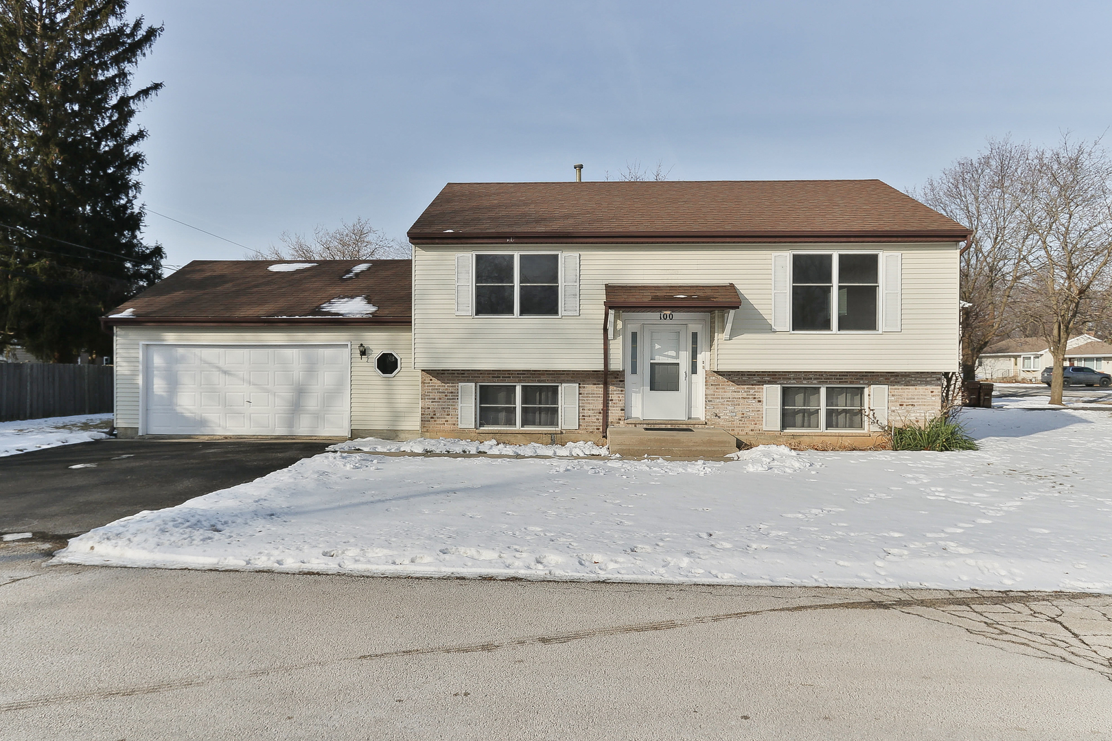 100 Barberry Drive, Crystal Lake, IL 60014