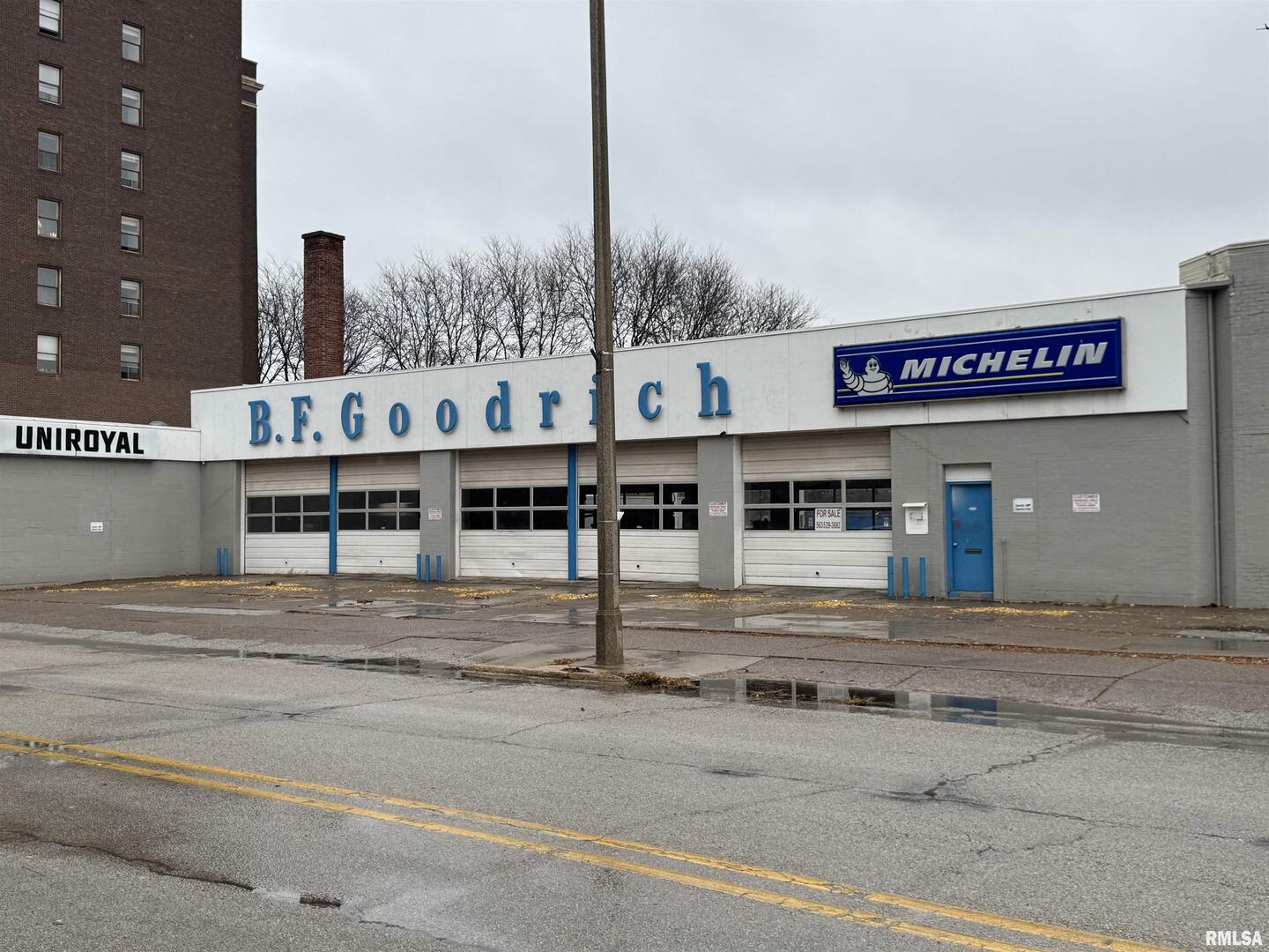 1901 4TH Avenue, Rock Island, IL 61201