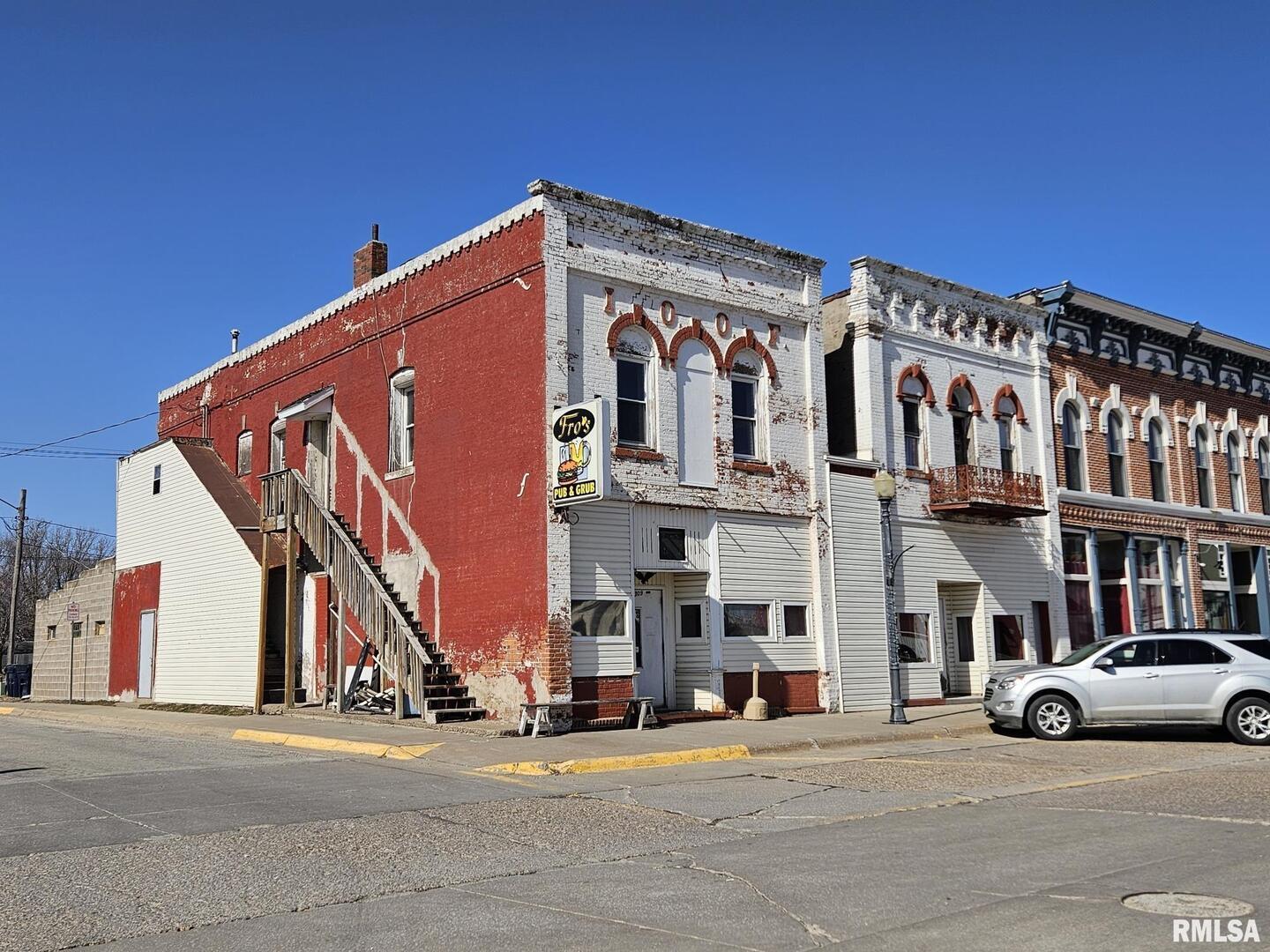 309 and 311 CEDAR Street, Wilton, IA 52778