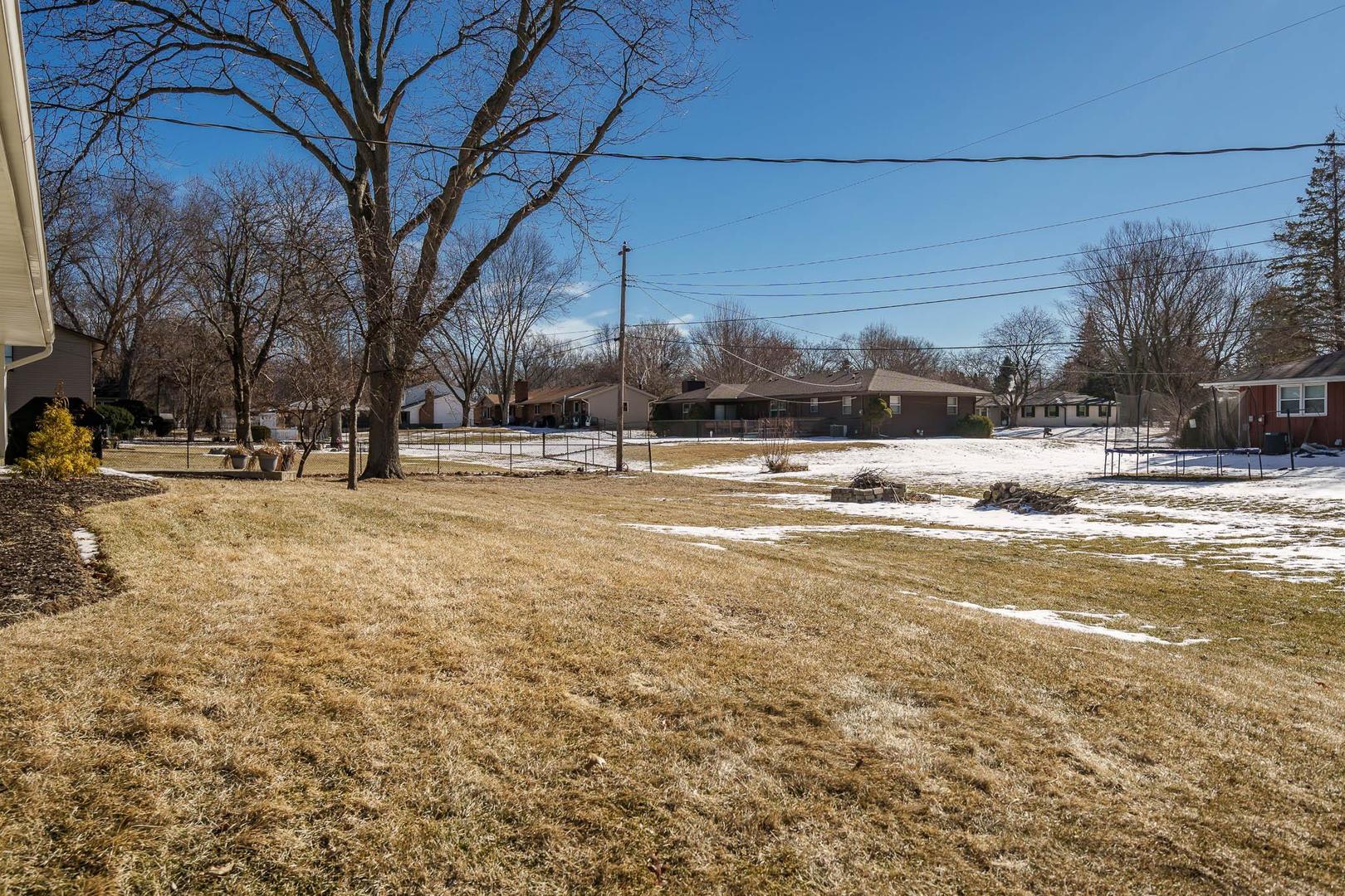 4224 STAGE COACH Trail, Rockford, IL 61101