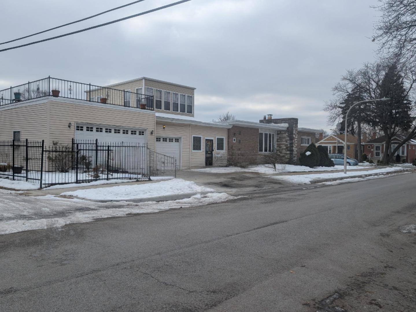 8801 Paxton Avenue, Chicago, IL 60617