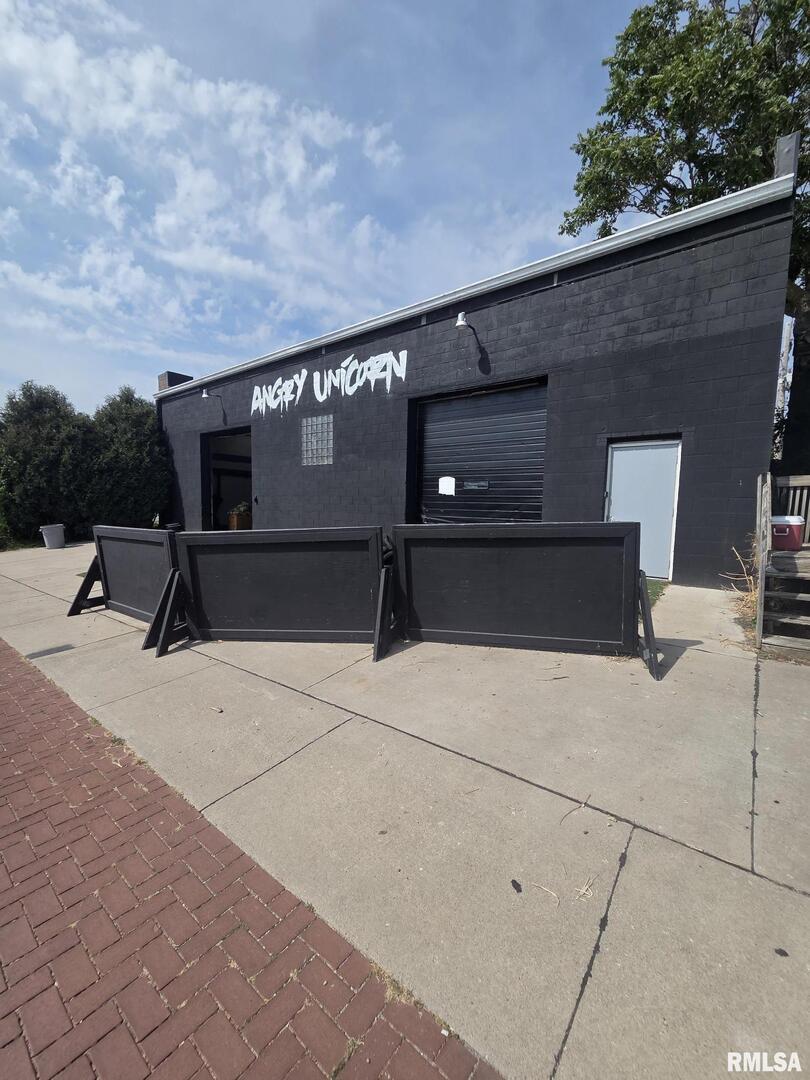 819 ISABEL BLOOM Way, Davenport, IA 52803