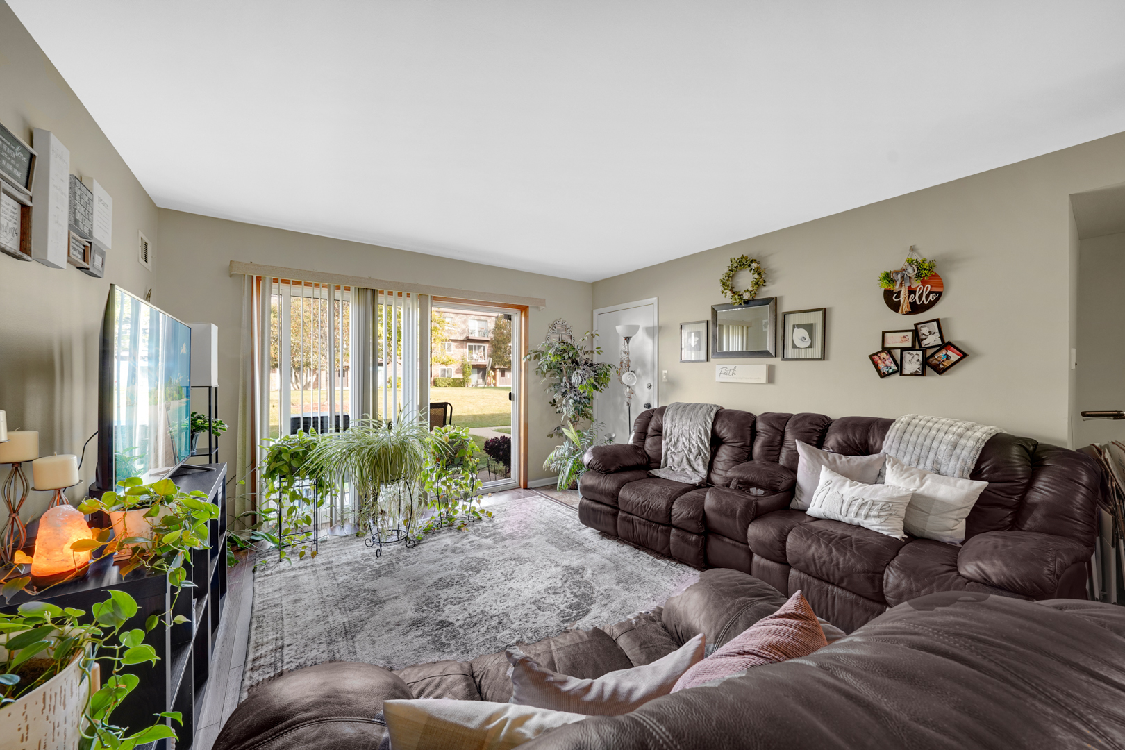 9381 BAY COLONY Drive, Des Plaines, IL 60016