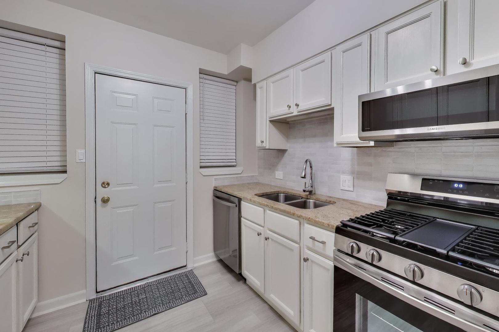 1 OAK Avenue, La Grange Park, IL 60526