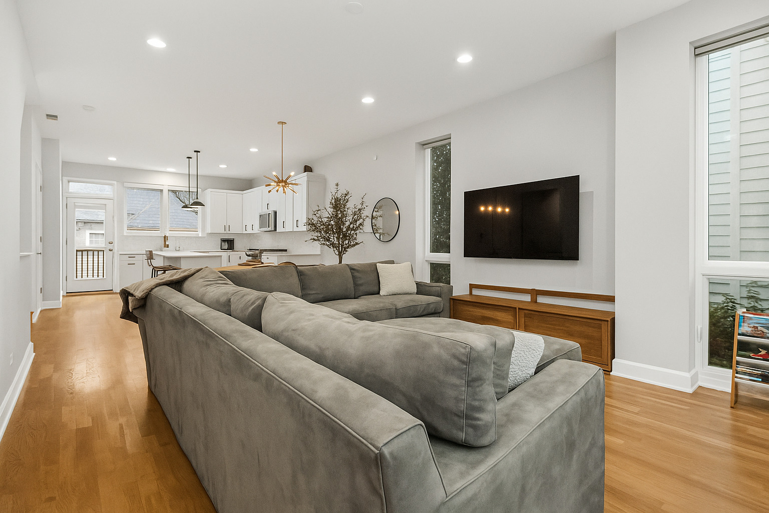 4419 Waveland Avenue, Chicago, IL 60641