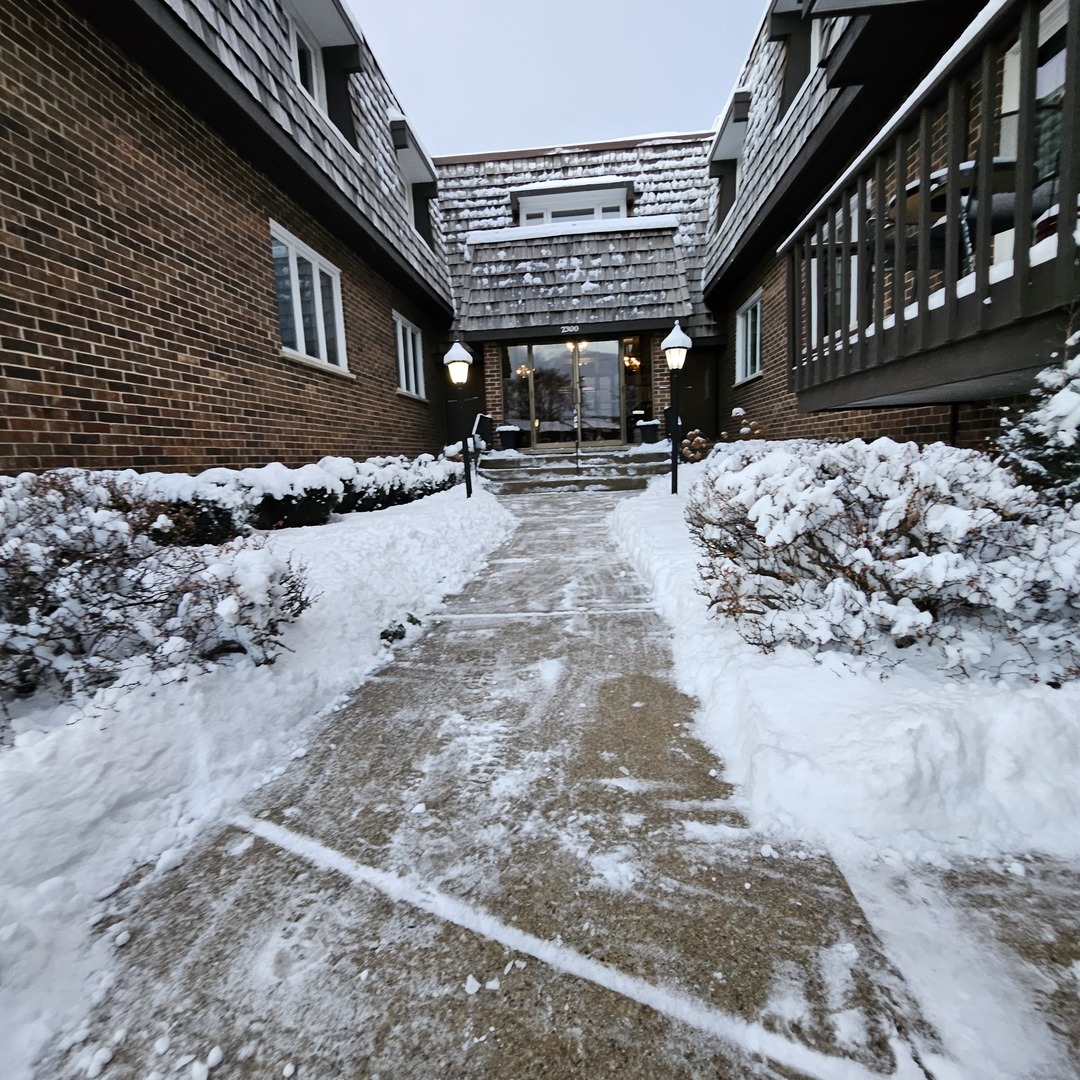 2300 Talcott Road, Park Ridge, IL 60068