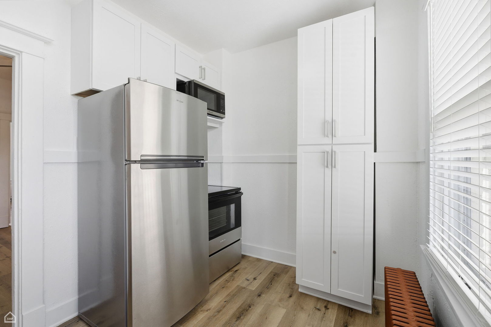 107 1/2 Dean Street, Woodstock, IL 60098