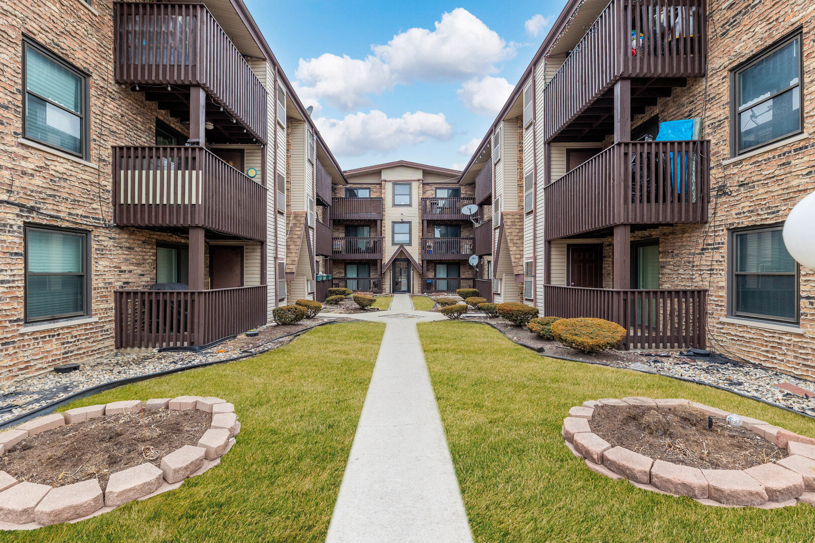 4553 W 56th Street #208E, Chicago, IL