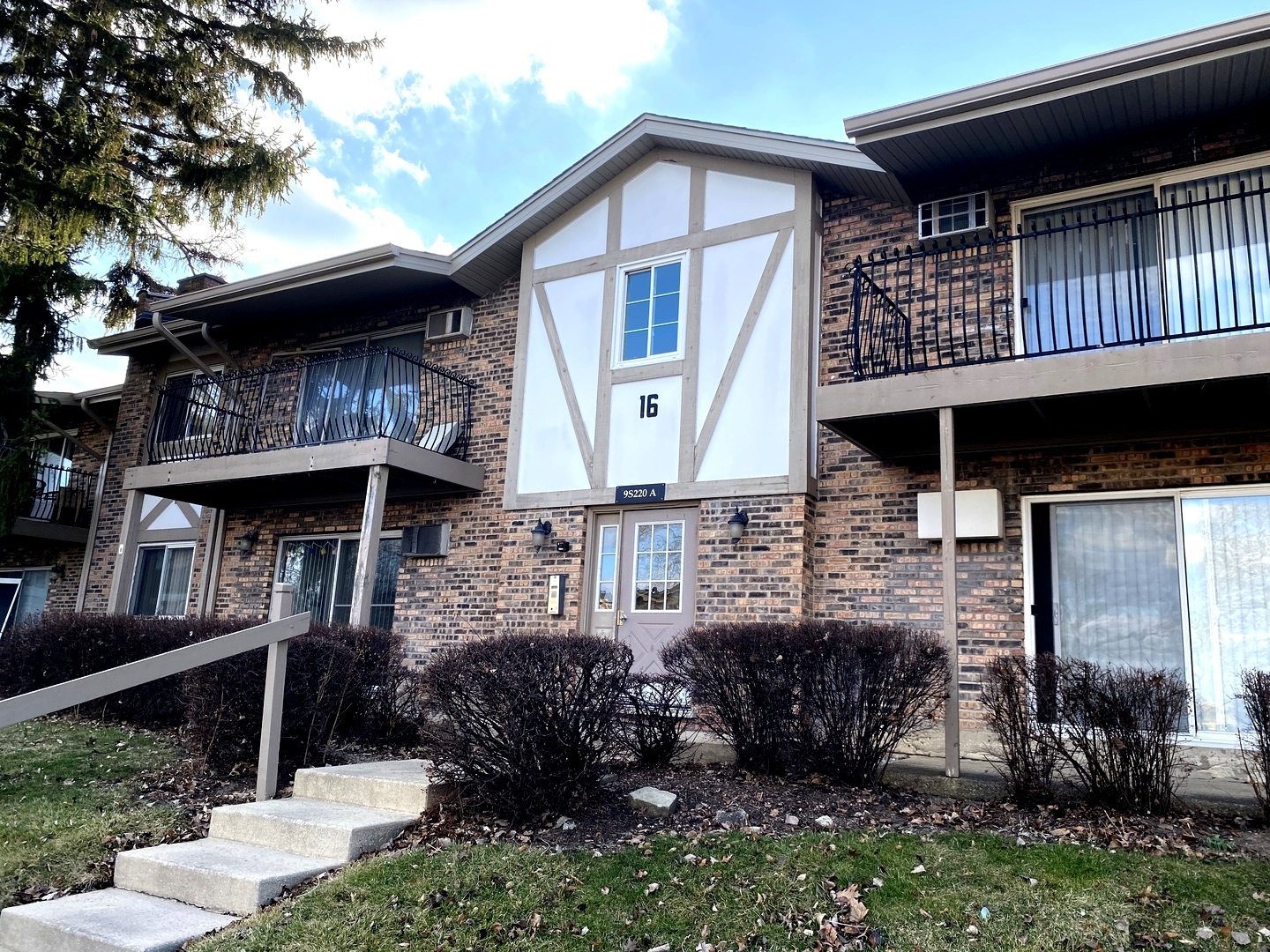 9S220 Lake Drive #16-104, Willowbrook, IL