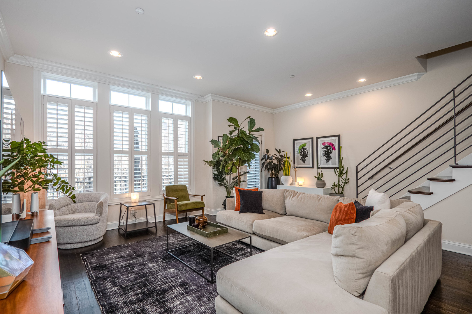 3024 W Newport Avenue, Chicago, IL