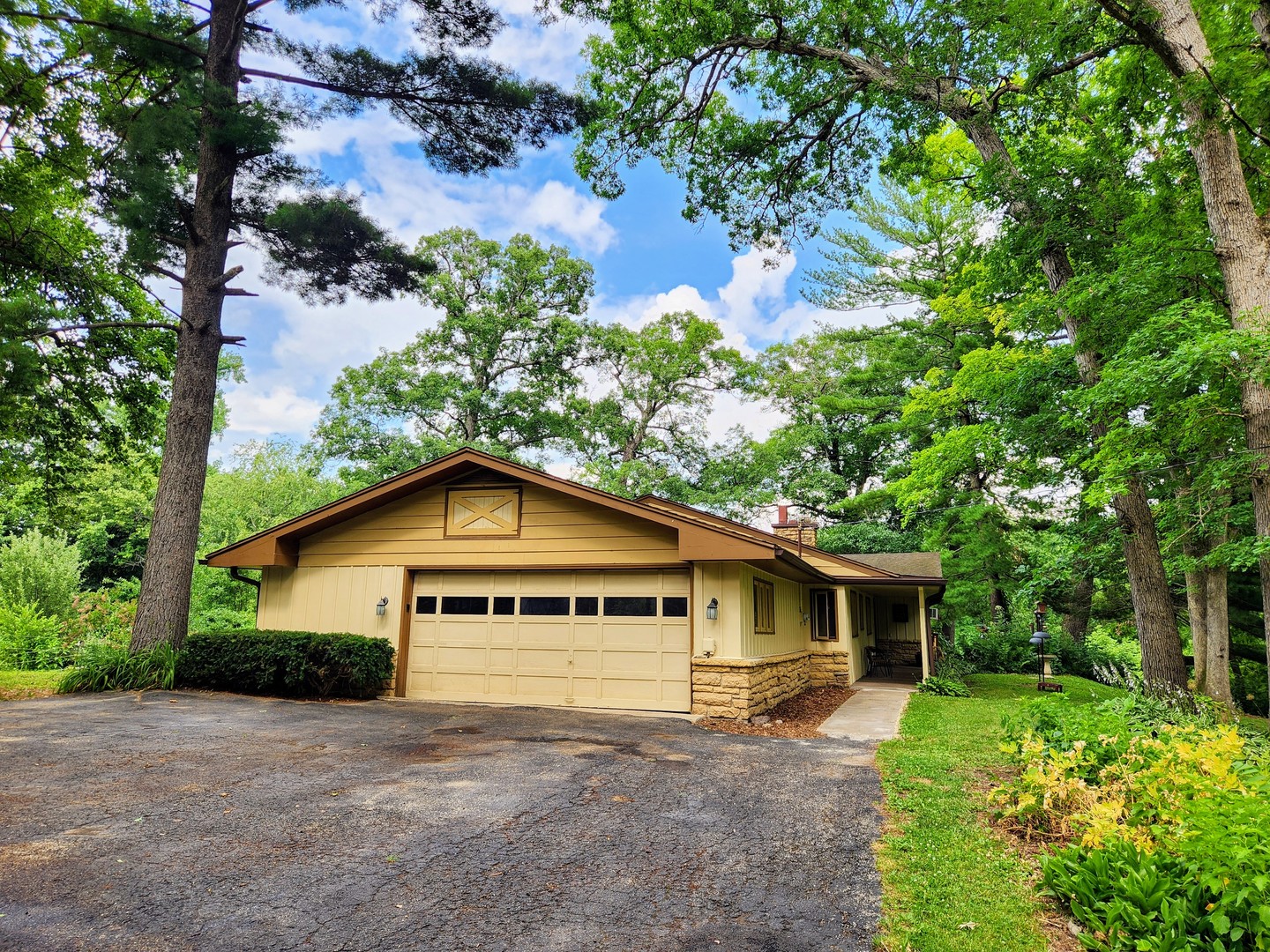 20798 White Oaks Road, Morrison, IL