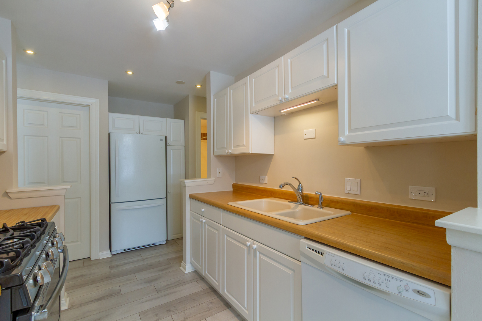 25 Superior Court, Schaumburg, IL 60193