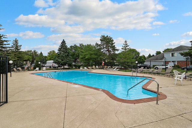 1232 Plum Tree Court, Schaumburg, IL 60193