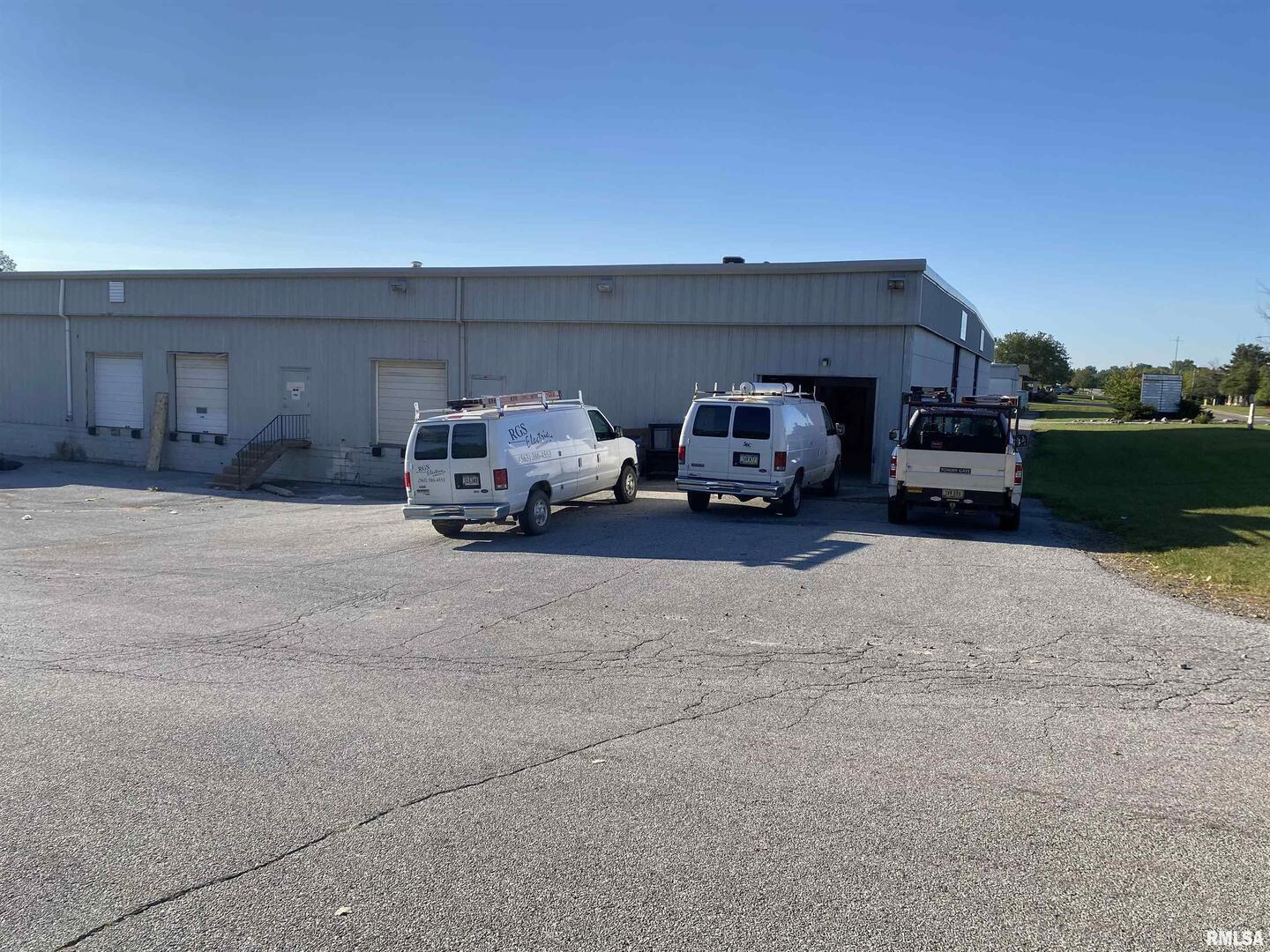 5113B TREMONT Avenue, Davenport, IA 52807