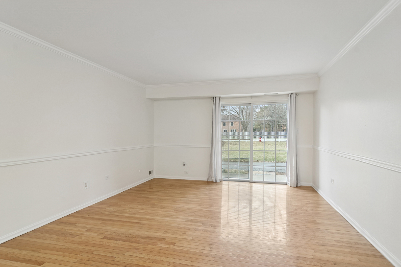 1633 Windsor Drive, Arlington Heights, IL 60004