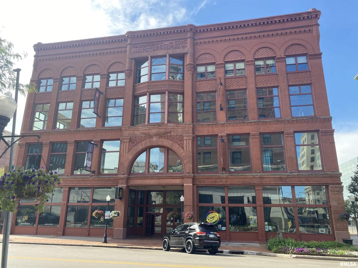 131 2ND Street, Davenport, IA 52801