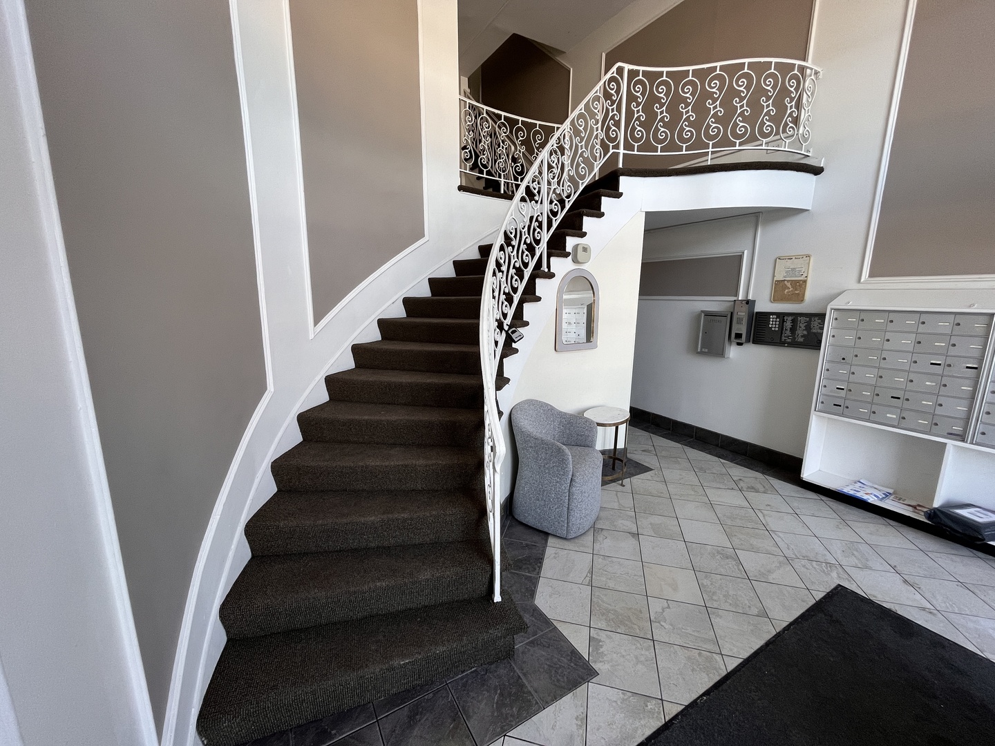 5000 Carriageway Drive, Rolling Meadows, IL 60008