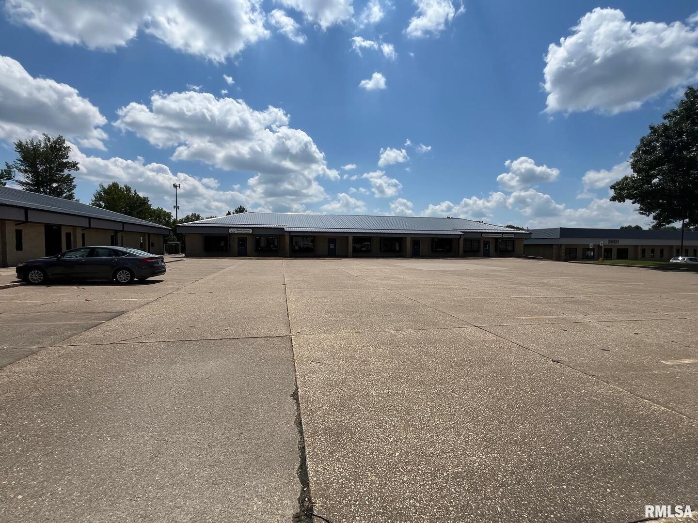 3817,3823,3911 LOCUST Street, Davenport, IA 52804